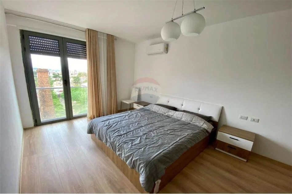 Tirane, jepet me qera apartament 2+1 Kati 5, 100 m² 700 € (Don Bosco)