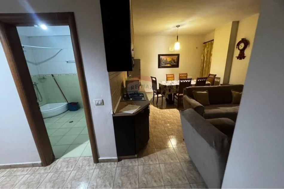 Tirane, jepet me qera apartament 2+1 Kati 3, 120 m² 550 € (Rruga Shkelqim Fusha)