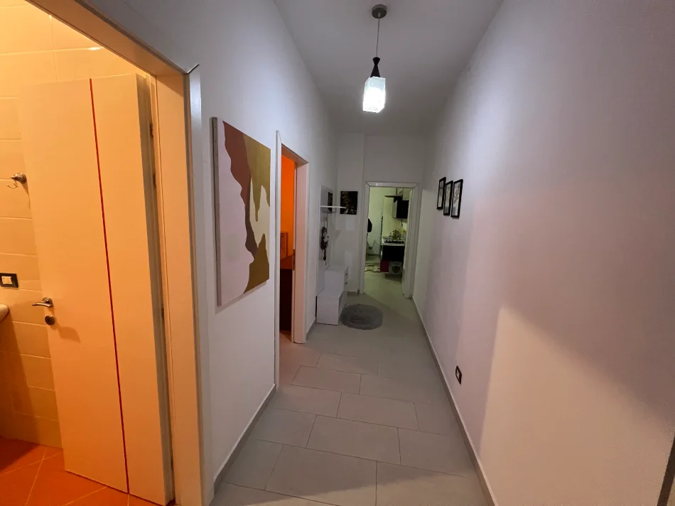 Tirane, jepet me qera apartament 1+1+Ballkon Kati 0, 71 m² 500 € (Kopshti botanik)