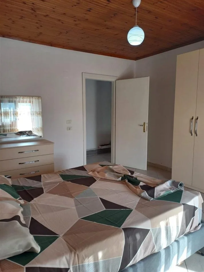 Tirane, jepet me qera shtepi 2+1+Ballkon Kati 3, 93 m² 400 € (Laprake , Spitali Ushtarak)