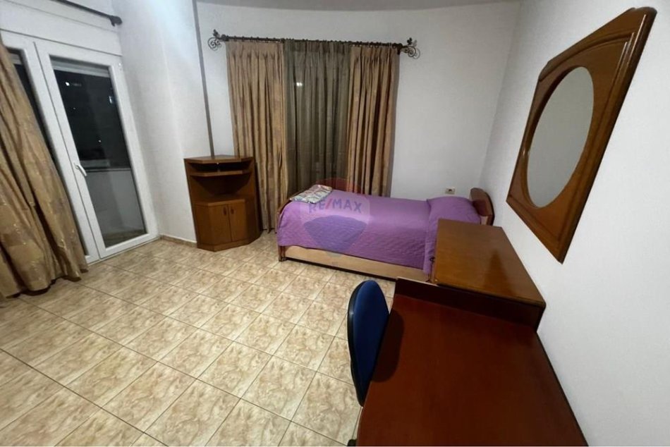 Tirane, jepet me qera apartament 2+1 Kati 3, 120 m² 550 € (Rruga Shkelqim Fusha)