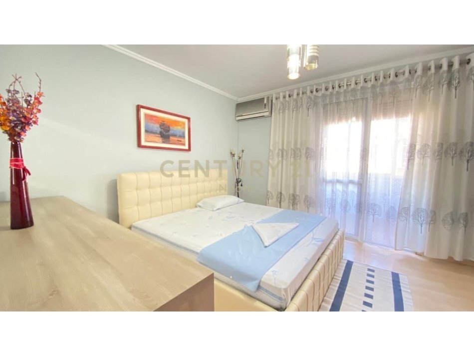 Tirane, jepet me qera apartament 2+1 Kati 7, 100 m² 750 € 