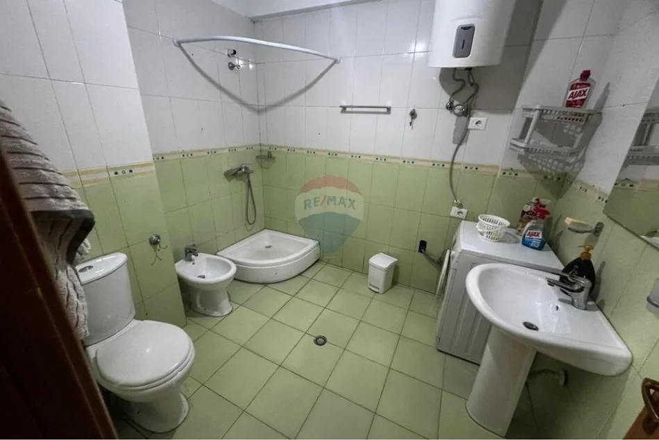 Tirane, jepet me qera apartament 2+1 Kati 3, 120 m² 550 € (Rruga Shkelqim Fusha)