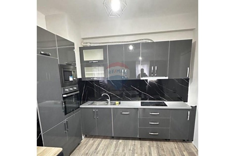 Tirane, jepet me qera apartament 1+1 Kati 1, 73 m² 500 € (Rruga Sokrat Miho)