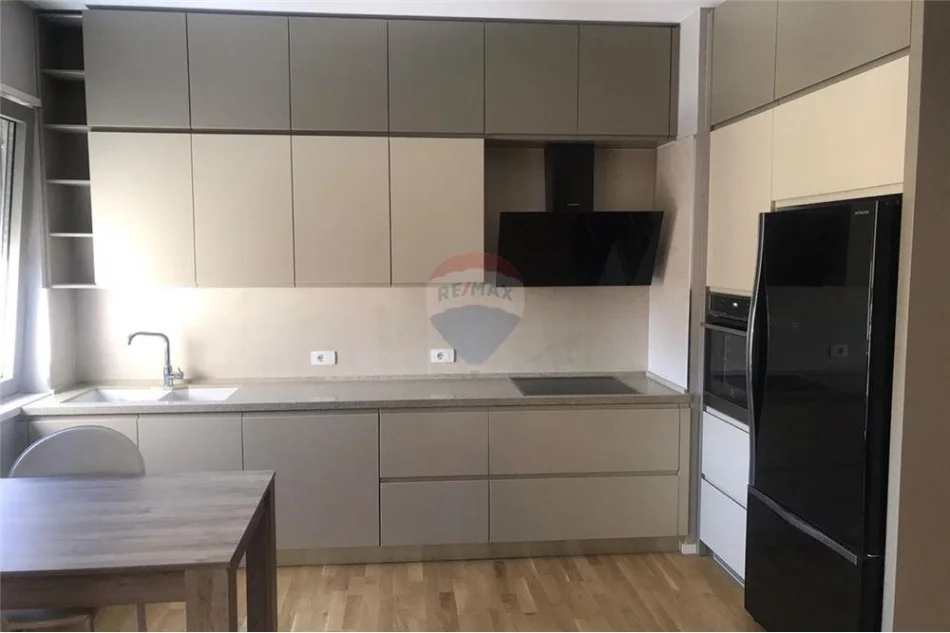 Tirane, jepet me qera 2+1 , 120 m² 1.250 € (Kompleksi Delijorgj)