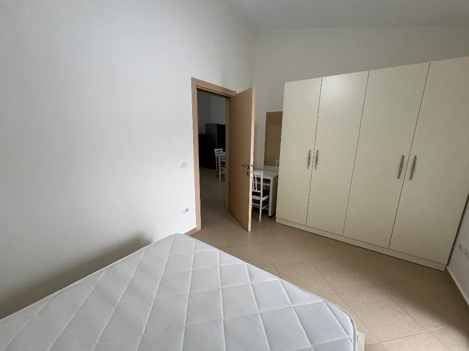 Tirane, jepet me qera apartament 1+1+Ballkon Kati 4, 80 m² 650 € (Kopshti Zoologjik)