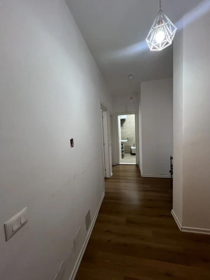 Apartament me qera  2+1+Ballkon ne Yzverisht,Grand Galeri.