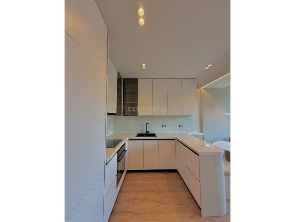 Tirane, jepet me qera apartament 1+1 Kati 7, 70 m² 1.000 € 