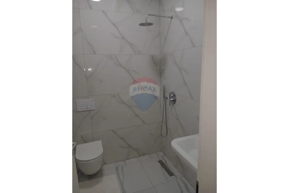 Tirane, jepet me qera 2+1 , 95 m² 650 € (Siri Kodra)