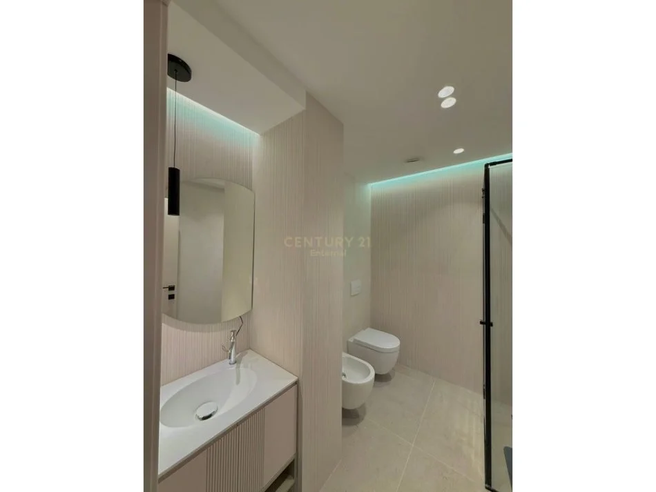 Tirane, jepet me qera apartament 1+1 Kati 7, 70 m² 1.000 € 