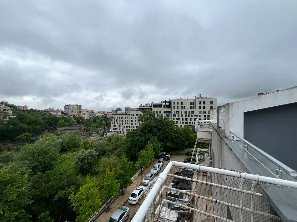 Tirane, jepet me qera apartament 1+1+Ballkon Kati 4, 80 m² 650 € (Kopshti Zoologjik)