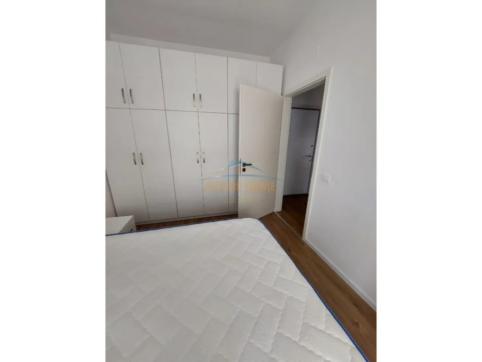 Tirane, jepet me qera apartament 1+1+Ballkon Kati 4, 56 m² 400 € (Kaimi)