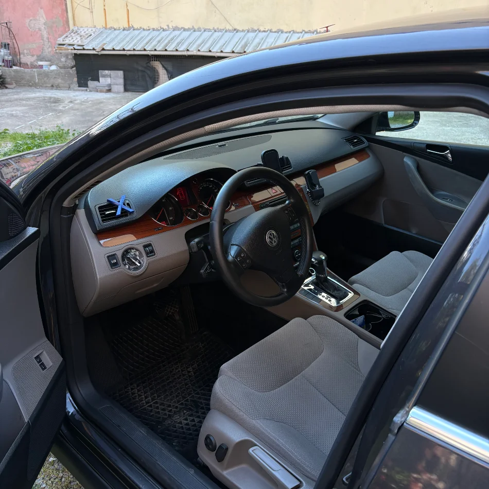 Tirane, shitet makine Volkswagen Passat Nafte, kafe automatik Klima 297.000 km 4.500 €