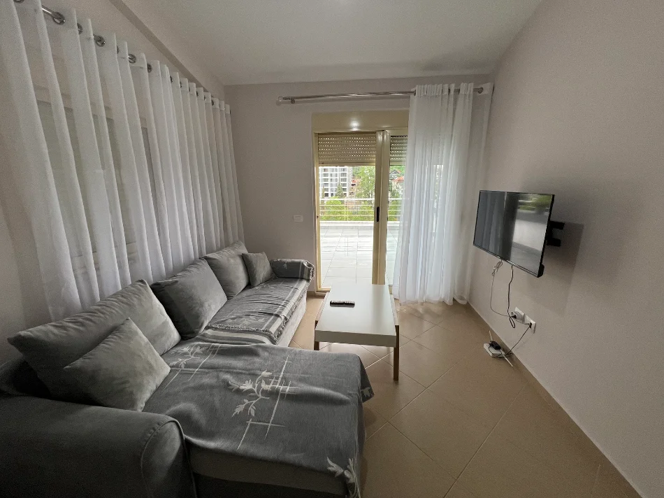 Tirane, jepet me qera apartament 1+1+Ballkon Kati 4, 80 m² 650 € (Kopshti Zoologjik)
