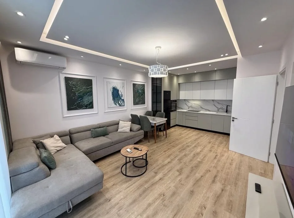 Tirane, jepet me qera apartament 2+1 Kati 5, 115 m² 800 € (Residenca Erli.)