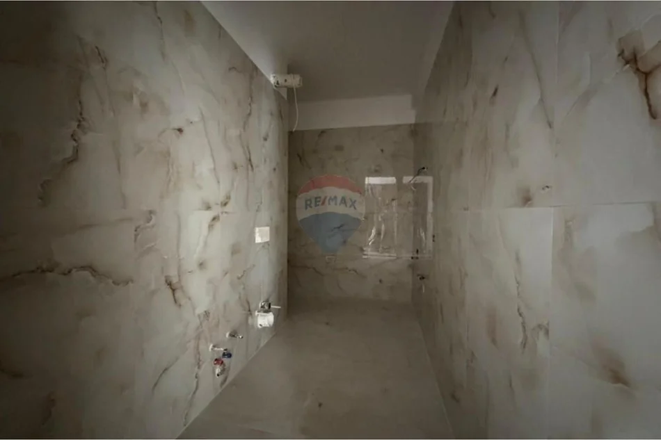 Tirane, shitet 2+1 , 93 m² 174.500 € (Rruga Ali Demi)