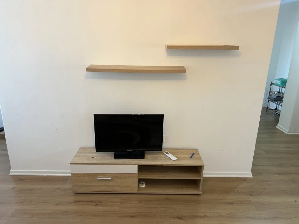 Apartament me qera  2+1+Ballkon ne Yzverisht,Grand Galeri.