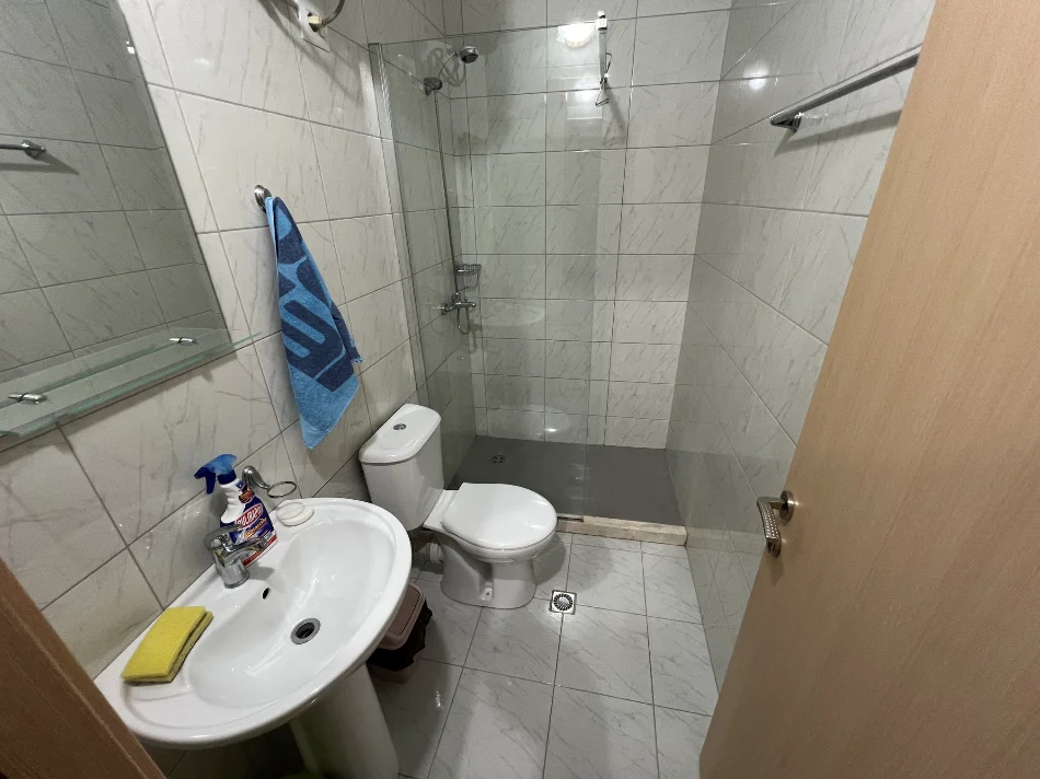 Tirane, jepet me qera apartament 1+1+Ballkon Kati 4, 80 m² 650 € (Kopshti Zoologjik)
