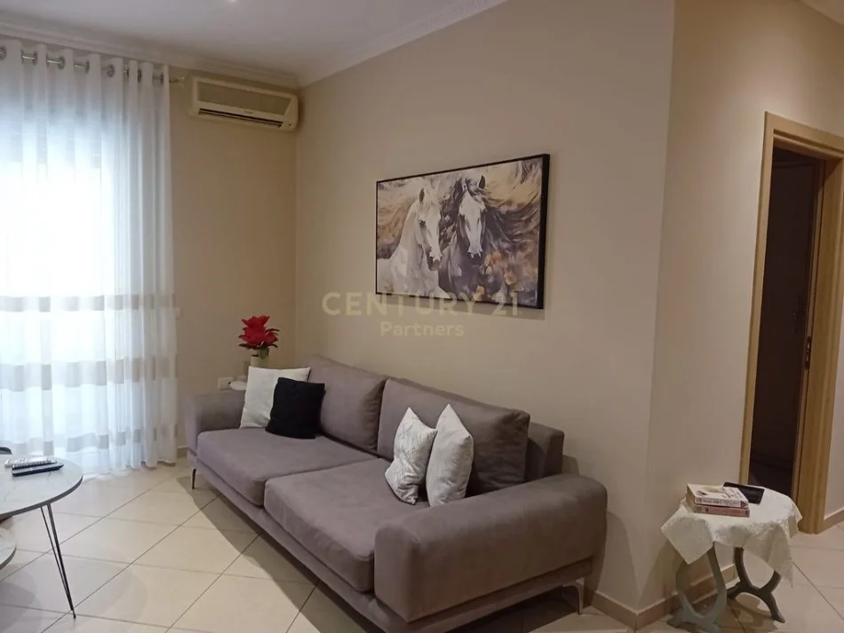 Shqiperi, jepet me qera apartament 1+1 Kati 6, 63 m² 600 € 