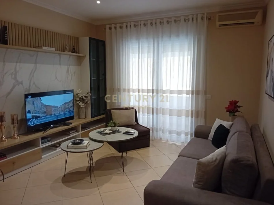 Shqiperi, jepet me qera apartament 1+1 Kati 6, 63 m² 600 € 