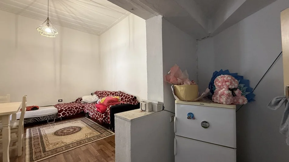 Tirane, jepet me qera shtepi 1 Katshe Kati 1, 70 m² 450 € (Rruga elbasanit)
