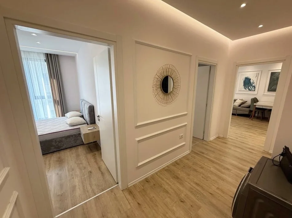 Tirane, jepet me qera apartament 2+1 Kati 5, 115 m² 800 € (Residenca Erli.)