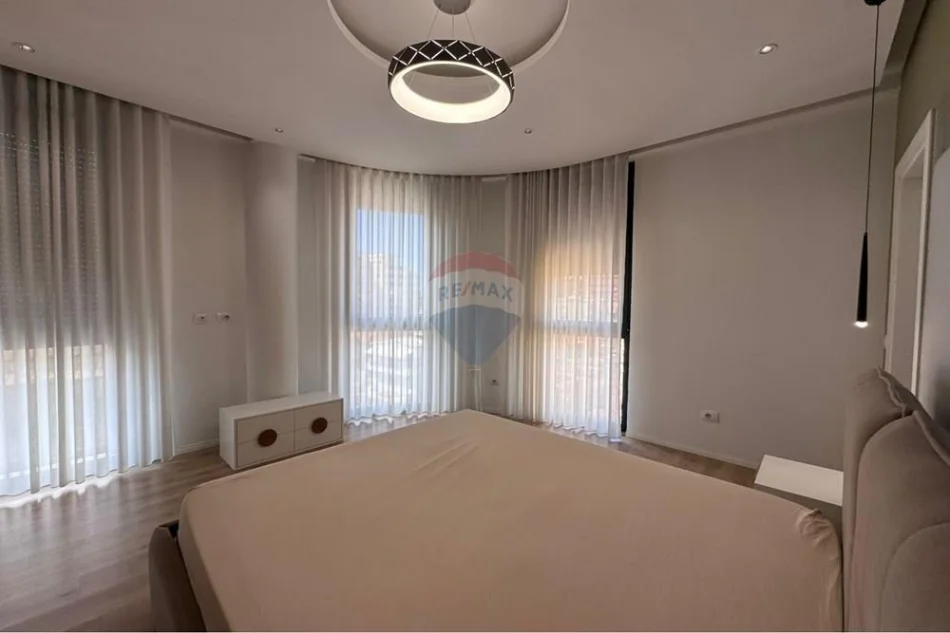 Tirane, jepet me qera 2+1 , 104 m² 900 € (Myslym Shyri)