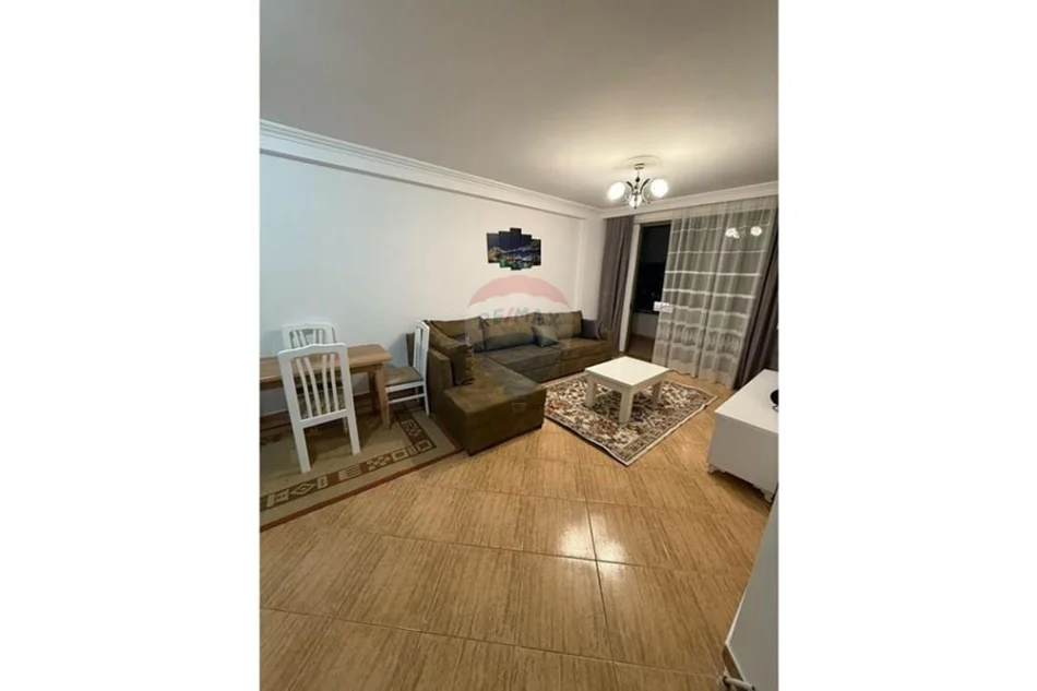 Tirane, jepet me qera 2+1 , 102 m² 700 € (Komuna e Parisit)