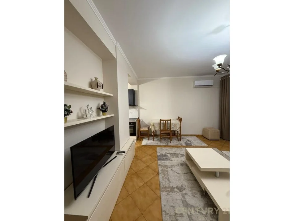 Tirane, jepet me qera apartament 2+1 Kati 8, 110 m² 700 € 