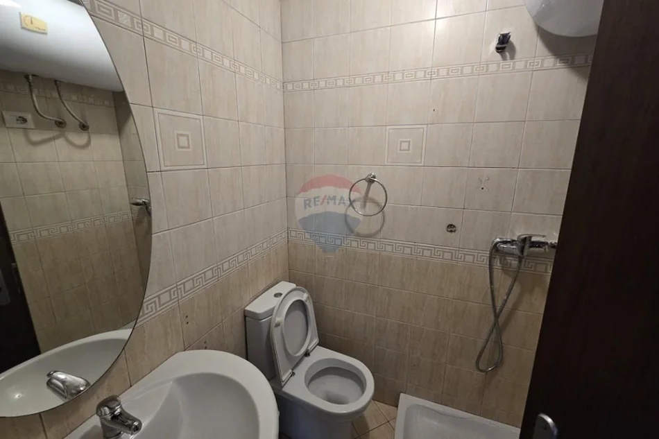 Tirane, jepet me qera 3+1 , 140 m² 1.100 € (Rruga e Kosovareve)