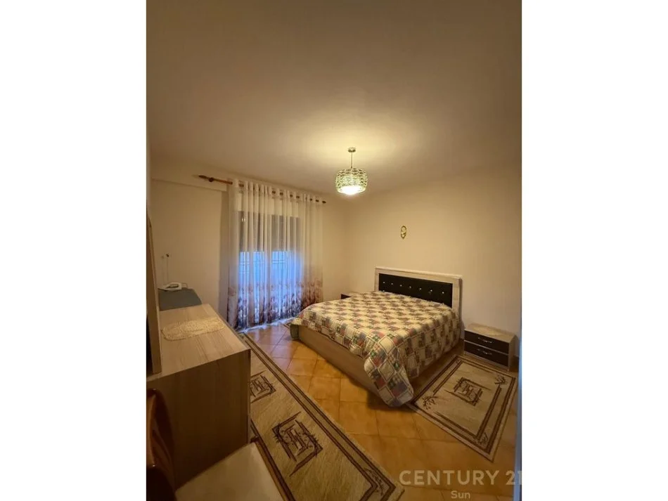 Tirane, jepet me qera apartament 2+1 Kati 8, 110 m² 700 € 