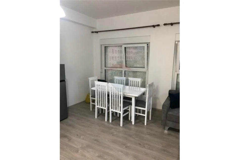 Tirane, jepet me qera apartament 1+1 Kati 3, 90 m² 450 € (Kompleksi Mangalem)