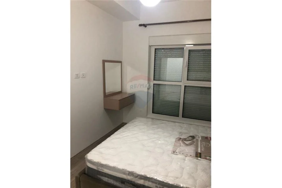 Tirane, jepet me qera apartament 1+1 Kati 3, 90 m² 450 € (Kompleksi Mangalem)