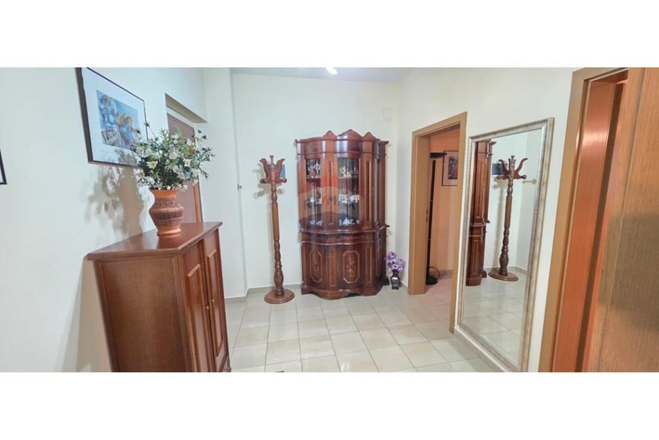 Tirane, jepet me qera apartament 1+1 Kati 5, 67 m² 750 € (Ish Blloku)