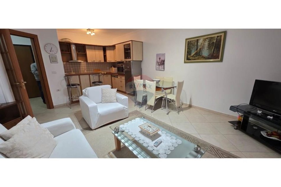 Tirane, jepet me qera apartament 1+1 Kati 4, 64 m² 800 € (AR - Turbinat)