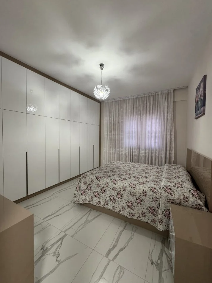 Tirane, jepet me qera apartament 2+1+Ballkon Kati 7, 105 m² 850 € (Fusha e aviacionit tek spari 2+1+parkim)