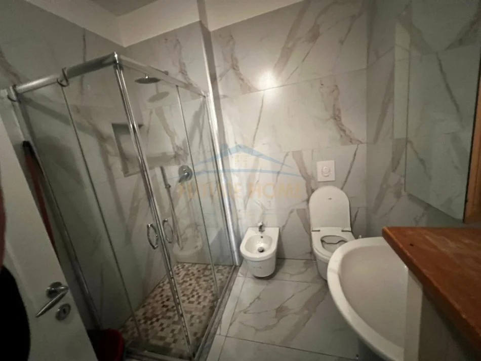 Tirane, jepet me qera apartament Kati 7, 112 m² 1.100 €