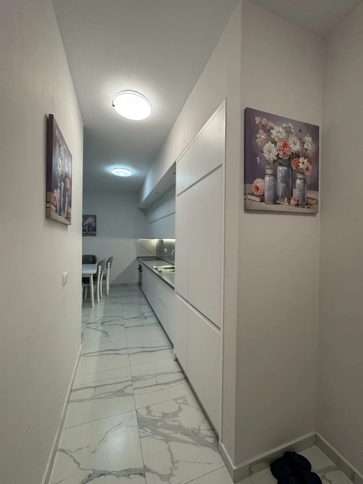 Tirane, jepet me qera apartament 2+1+Ballkon Kati 7, 105 m² 850 € (Fusha e aviacionit tek spari 2+1+parkim)