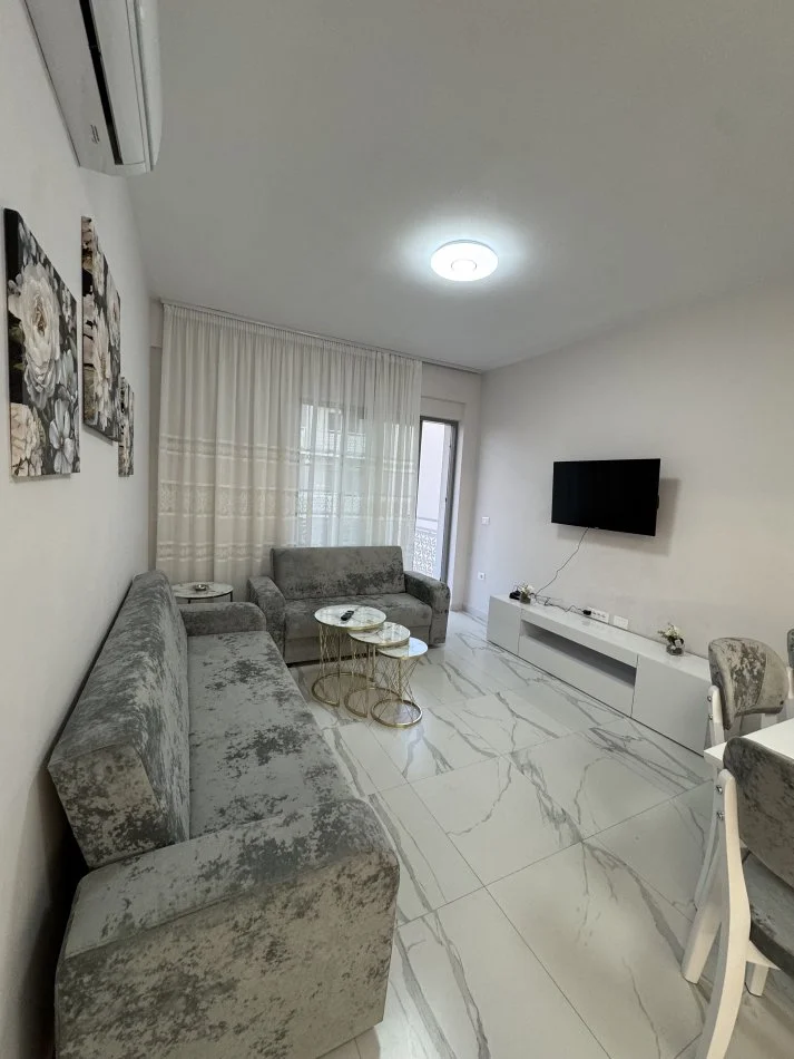 Tirane, jepet me qera apartament 2+1+Ballkon Kati 7, 105 m² 850 € (Fusha e aviacionit tek spari 2+1+parkim)
