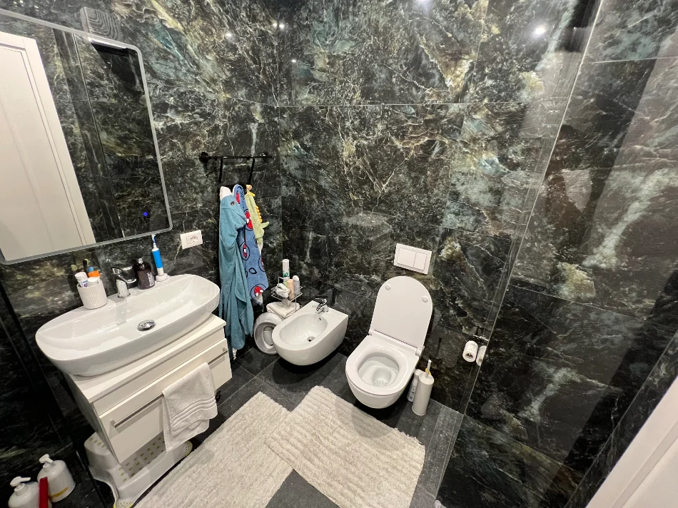 Tirane, jepet me qera apartament 2+1+Ballkon Kati 3, 128 m² 1.200 € (Parku Olimpik)