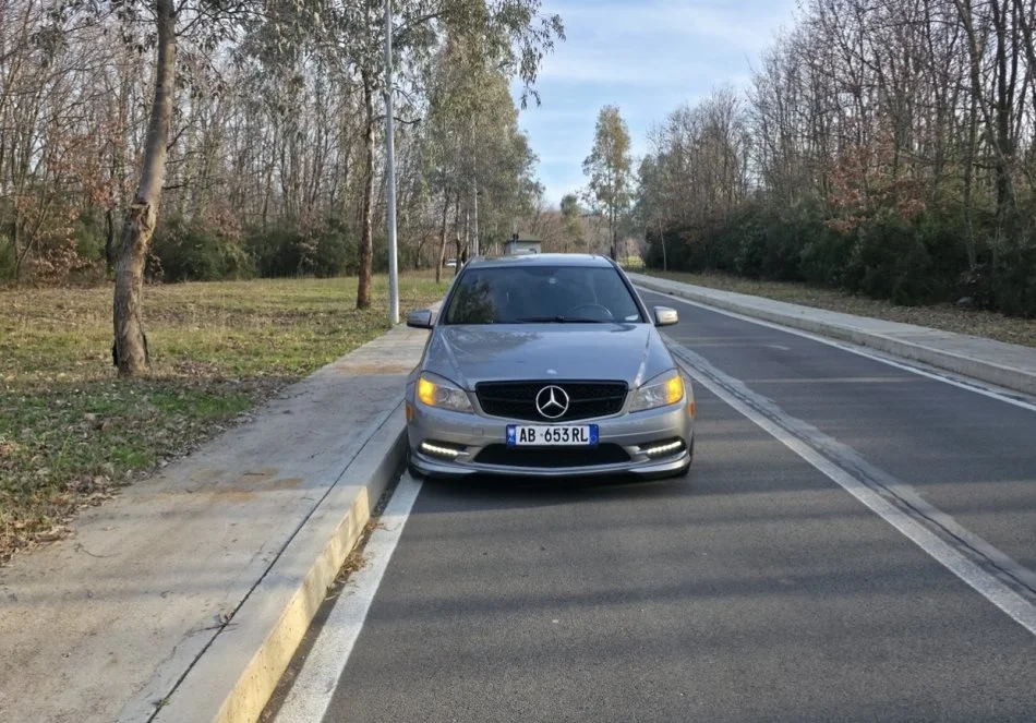 Tirane, shes makine Mercedes-Benz C300 4MATIC 2011 Benzin+Gaz, gri e erret automatik Kondicioner 246.000 km 5.800 €
