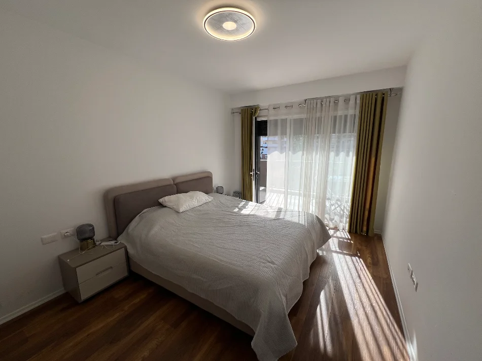 Tirane, jepet me qera apartament 2+1+Ballkon Kati 3, 128 m² 1.200 € (Parku Olimpik)