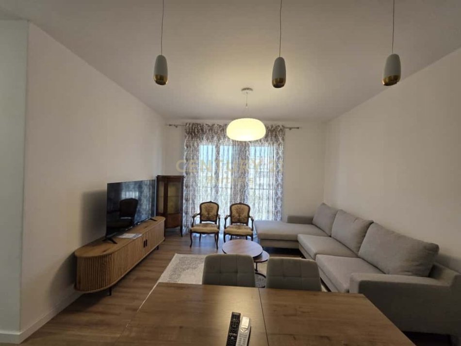 Tirane, jepet me qera apartament 2+1+Aneks+Ballkon Kati 3, 100 m² 800 € (Don Bosko)