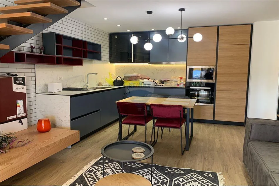 Tirane, jepet me qera 2+1 , 90 m² 900 € (Rruga e Elbasanit)