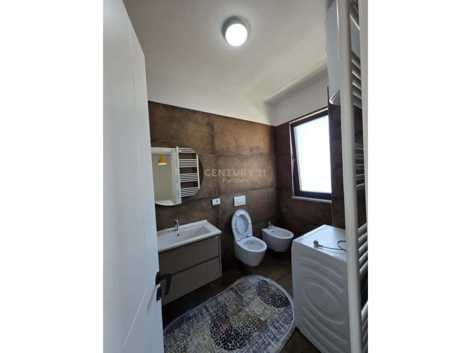 Tirane, jepet me qera apartament 2+1+Aneks+Ballkon Kati 3, 100 m² 800 € (Don Bosko)