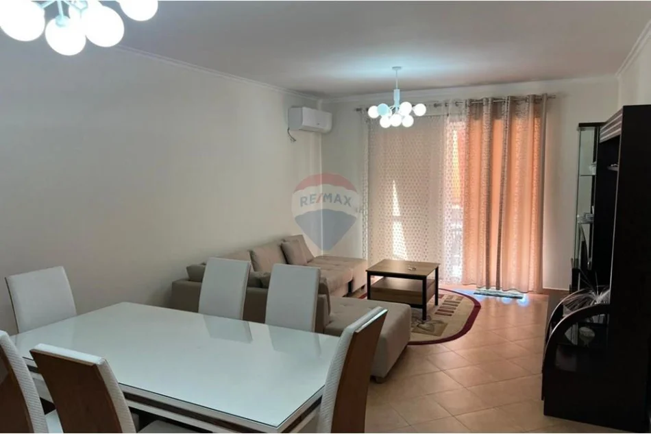 Tirane, jepet me qera 2+1 , 110 m² 800 € (Rruga e Kavajes)