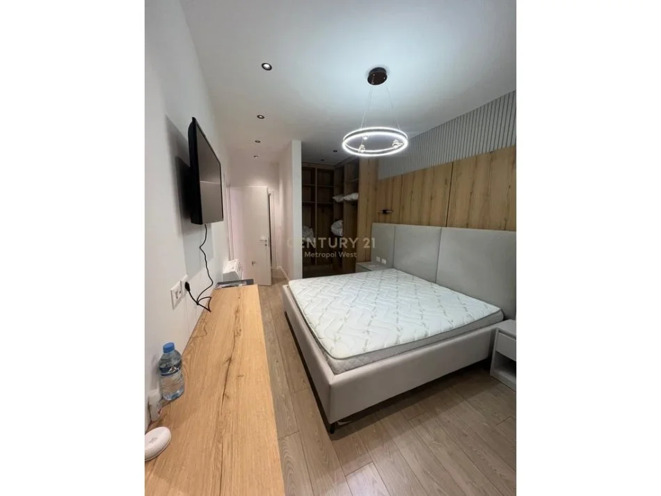 Tirane, jepet me qera apartament 2+1 Kati 18, 120 m² 1.500 € 