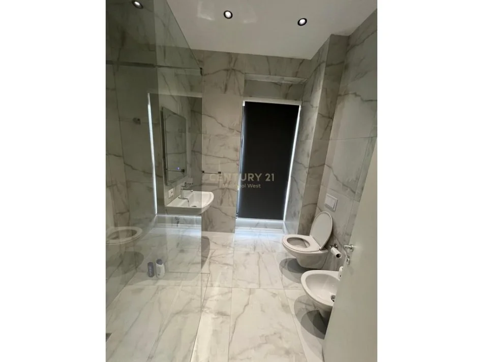 Tirane, jepet me qera apartament 2+1 Kati 18, 120 m² 1.500 € 