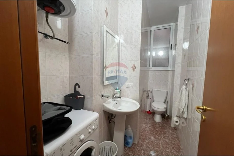 Tirane, jepet me qera 2+1 , 110 m² 800 € (Rruga e Kavajes)