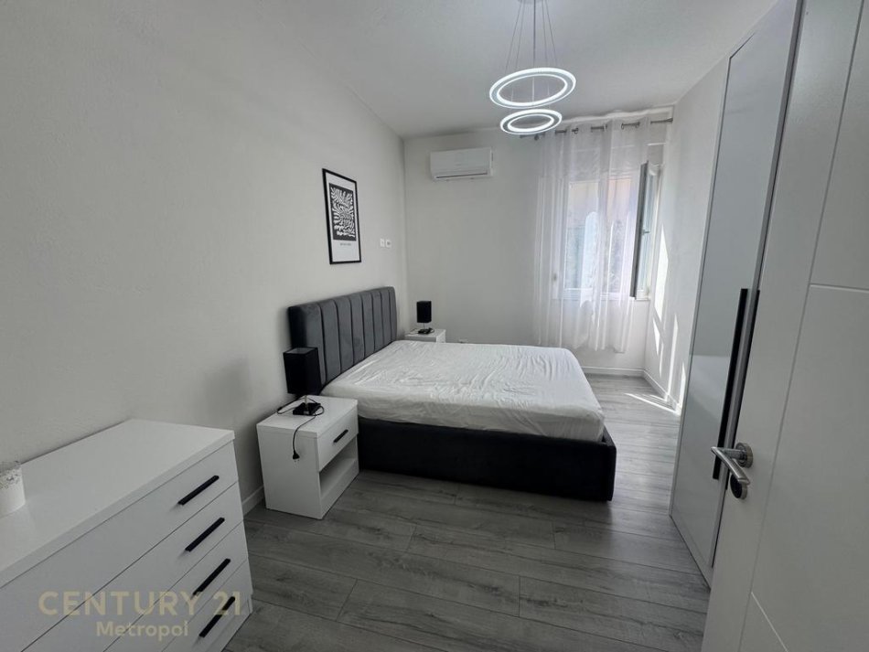 Tirane, jepet me qera apartament 1+1 Kati 1, 60 m² 550 € 